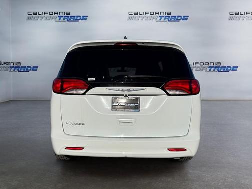 2021 Chrysler Voyager LX