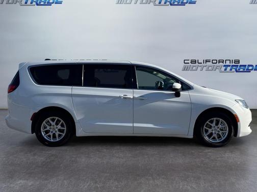 2021 Chrysler Voyager LX