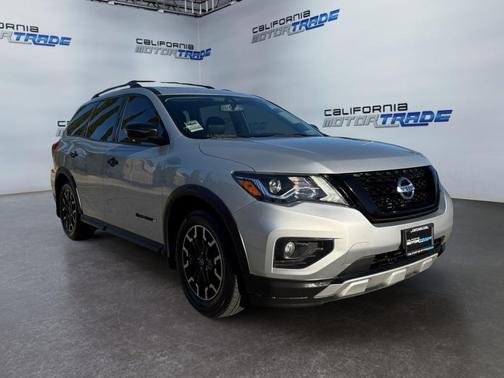 2019 Nissan Pathfinder SL