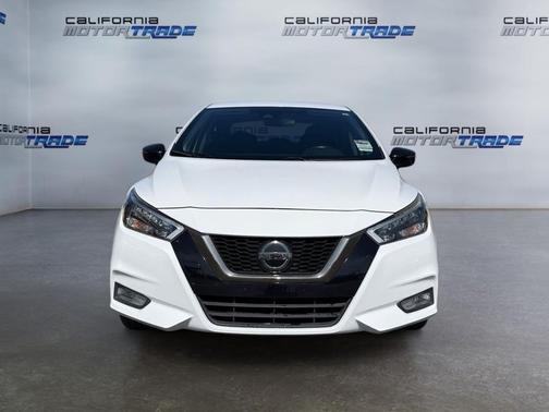 Aspen White TriCoat Pearl 2020 Nissan Versa 1.6 S