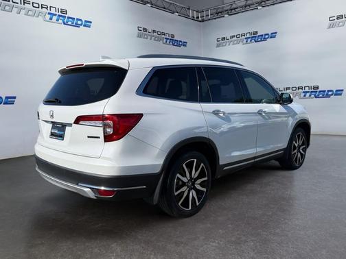 2022 Honda Pilot Touring 8-Passenger