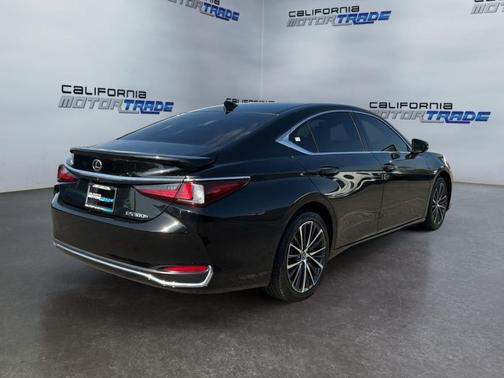 Caviar 2023 Lexus ES 300h Base
