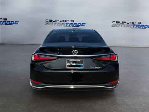 Caviar 2023 Lexus ES 300h Base