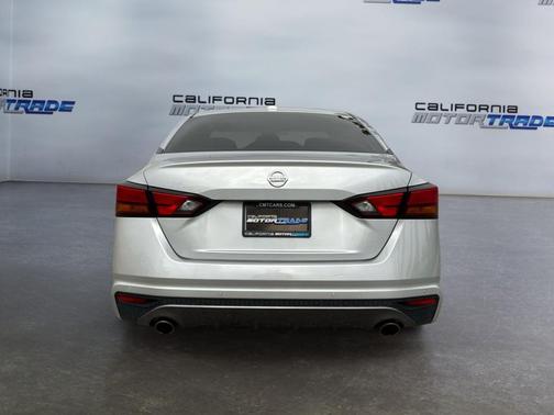 Brilliant Silver Metallic 2022 Nissan Altima SR FWD