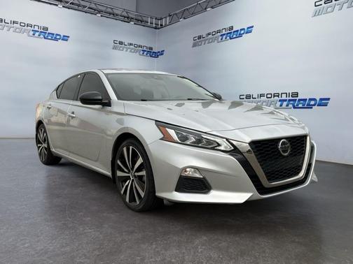 Brilliant Silver Metallic 2022 Nissan Altima SR FWD