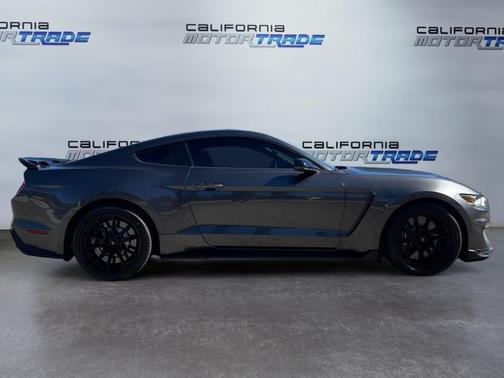 2017 Ford Shelby GT350 Base