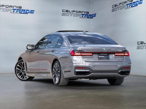 2022 BMW 740 i