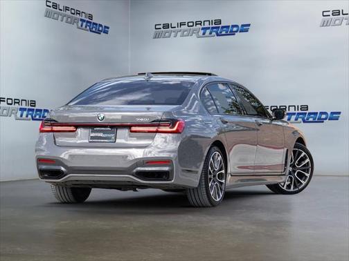 2022 BMW 740 i