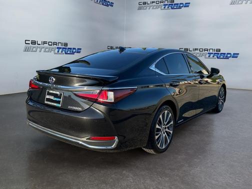 2021 Lexus ES 300h Base