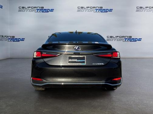 2021 Lexus ES 300h Base