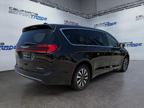 2022 Chrysler Pacifica Hybrid Touring L