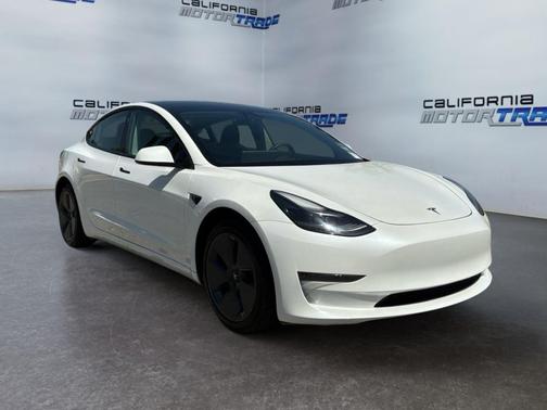 Pearl White Multi-Coat 2023 Tesla Model 3 Standard Range