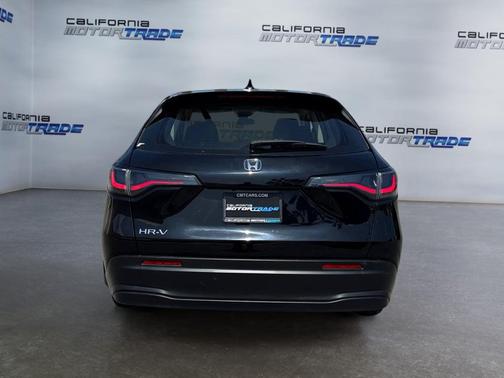 Crystal Black Pearl 2025 Honda HR-V LX