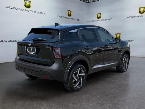Super Black 2025 Nissan Kicks SV