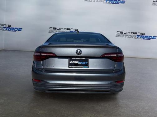 Platinum Gray Metallic 2024 Volkswagen Jetta 1.5T SE