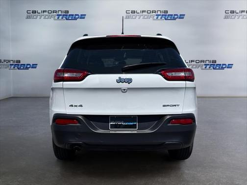 2016 Jeep Cherokee Sport