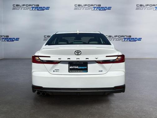 Ice Cap 2025 Toyota Camry SE