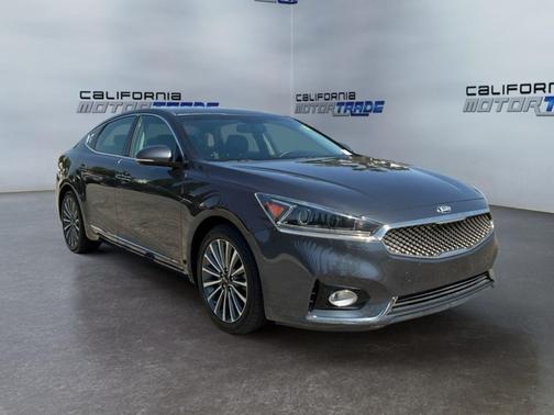 Platinum Graphite 2017 Kia Cadenza Premium