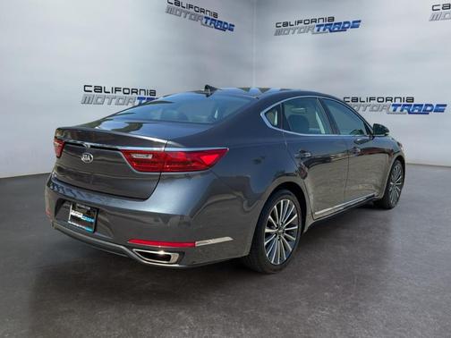 Platinum Graphite 2017 Kia Cadenza Premium