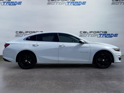 Summit White 2022 Chevrolet Malibu FWD LT