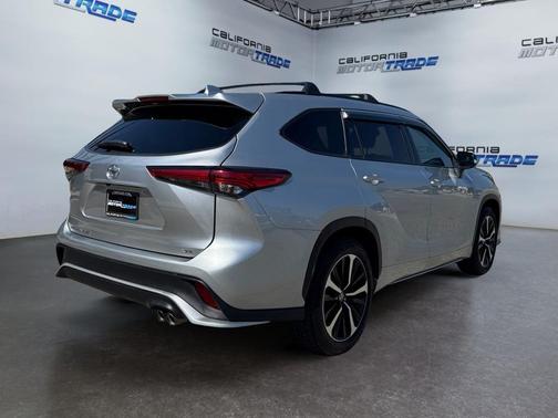 Celestial Silver Metallic 2021 Toyota Highlander XSE