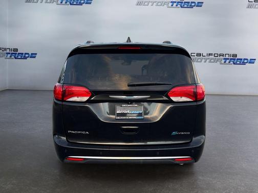 2017 Chrysler Pacifica Hybrid Platinum