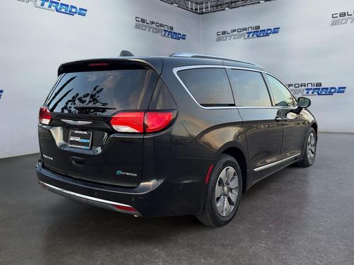 2017 Chrysler Pacifica Hybrid Platinum
