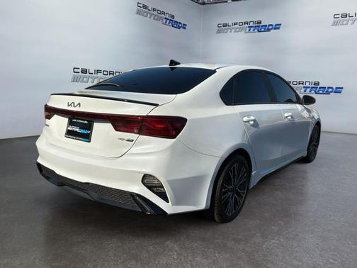 Snow White Pearl 2024 Kia Forte GT-Line