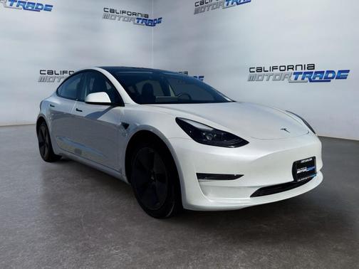 Pearl White Multi-Coat 2023 Tesla Model 3 Standard Range