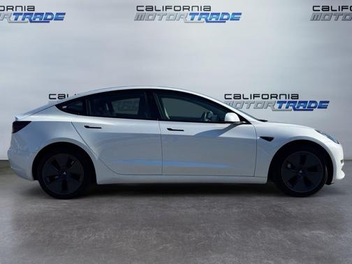Pearl White Multi-Coat 2023 Tesla Model 3 Standard Range