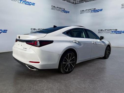 2022 Lexus ES 350 Base