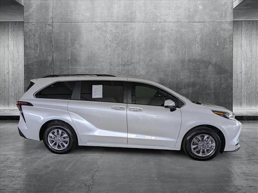 2024 Toyota Sienna XLE 7 Passenger