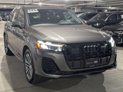 2025 Audi Q7 45 Premium Plus