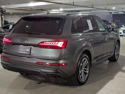 2025 Audi Q7 45 Premium Plus