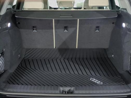 2025 Audi Q6 e-tron Premium quattro