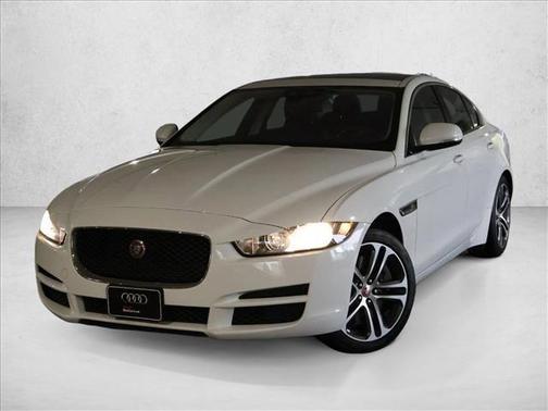 Glacier White Metallic 2017 Jaguar XE 35t Premium