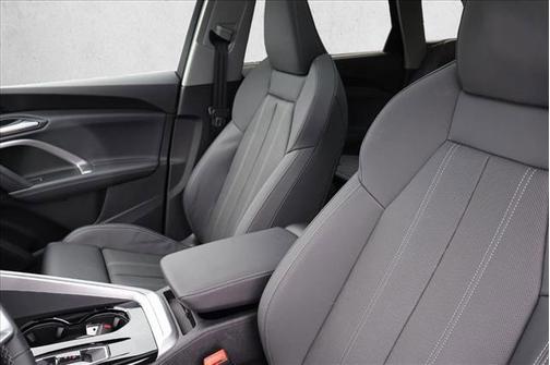 Glacier White Metallic 2025 Audi Q5 Prestige TFSI quattro S tronic