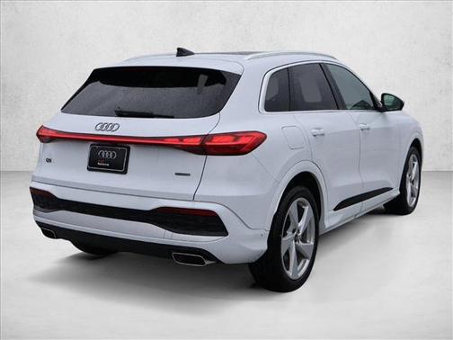 Glacier White Metallic 2025 Audi Q5 Prestige TFSI quattro S tronic