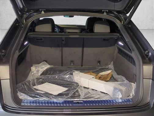 Daytona Gray Pearl Effect 2026 Audi Q8 55 Premium Plus