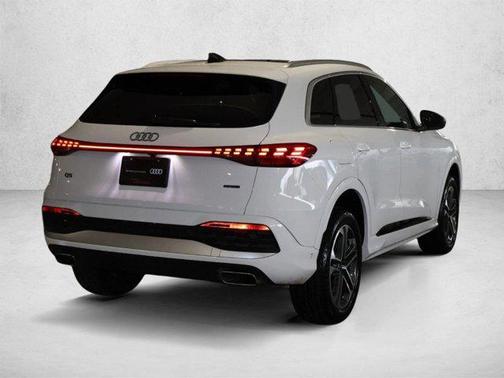 Arkona White 2025 Audi Q5 Premium TFSI quattro S tronic