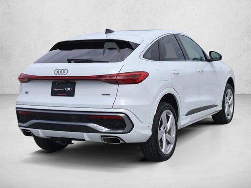 Glacier White Metallic 2025 Audi Q5 Premium Plus TFSI quattro S tronic