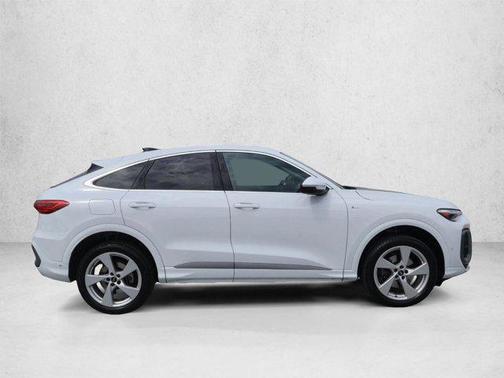 Glacier White Metallic 2025 Audi Q5 Premium Plus TFSI quattro S tronic