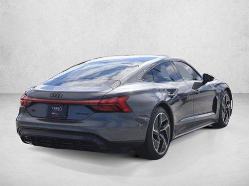 Daytona Gray Pearl Effect 2024 Audi RS e-tron GT quattro