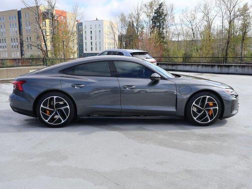 Daytona Gray Pearl Effect 2024 Audi RS e-tron GT quattro