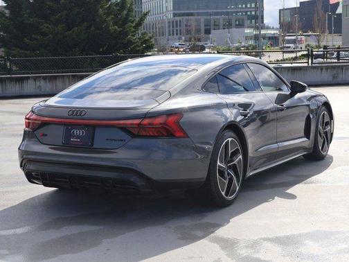 Daytona Gray Pearl Effect 2024 Audi RS e-tron GT quattro