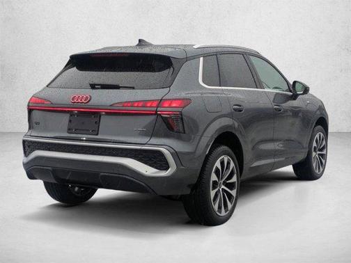 Daytona Gray Pearl Effect 2026 Audi Q3 S line