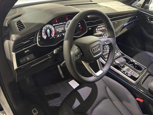 2025 Audi Q7 55 Premium Plus