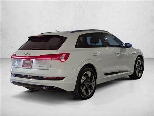 2022 Audi e-tron Premium
