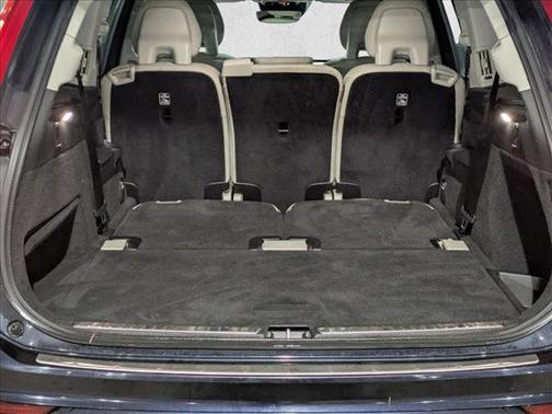 2016 Volvo XC90 T6 Momentum