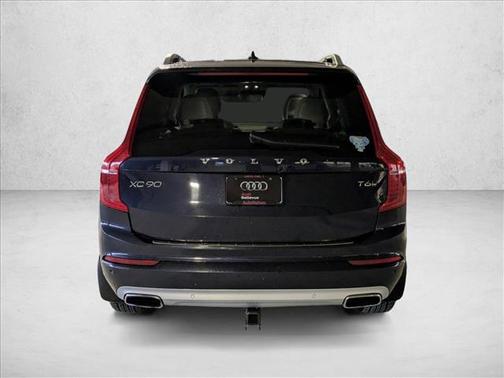 2016 Volvo XC90 T6 Momentum